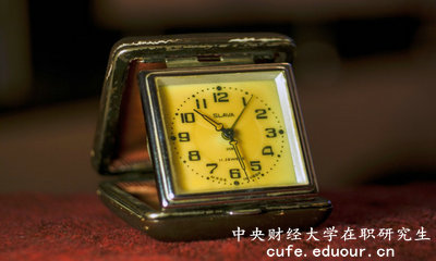 中央財(cái)經(jīng)大學(xué)保險(xiǎn)學(xué)在職研究生申碩考試什么時(shí)候報(bào)名？