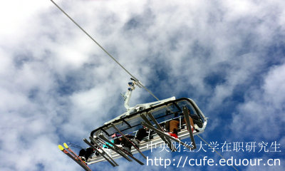 2018年中央財(cái)經(jīng)大學(xué)在職研究生學(xué)費(fèi)多少？